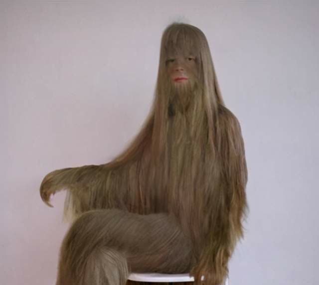 美国女孩被称"女孙悟空",剃除全身体毛后,网友:这也太美了