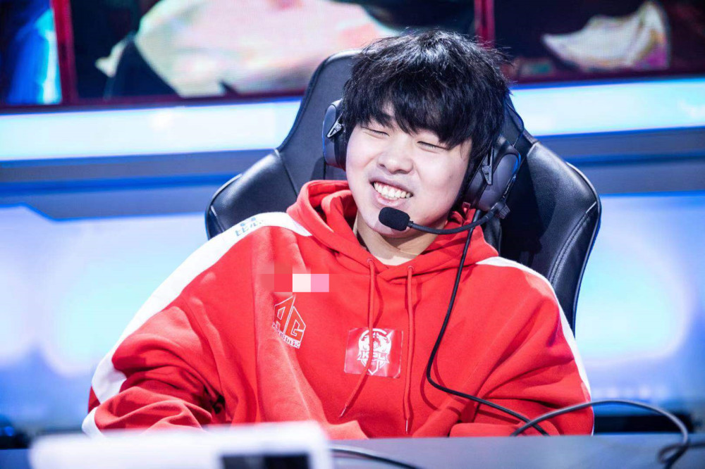 kpl:初晨到ag还想当老大?因抢mvp与团粉起冲突,人气却被碾压_腾讯新闻