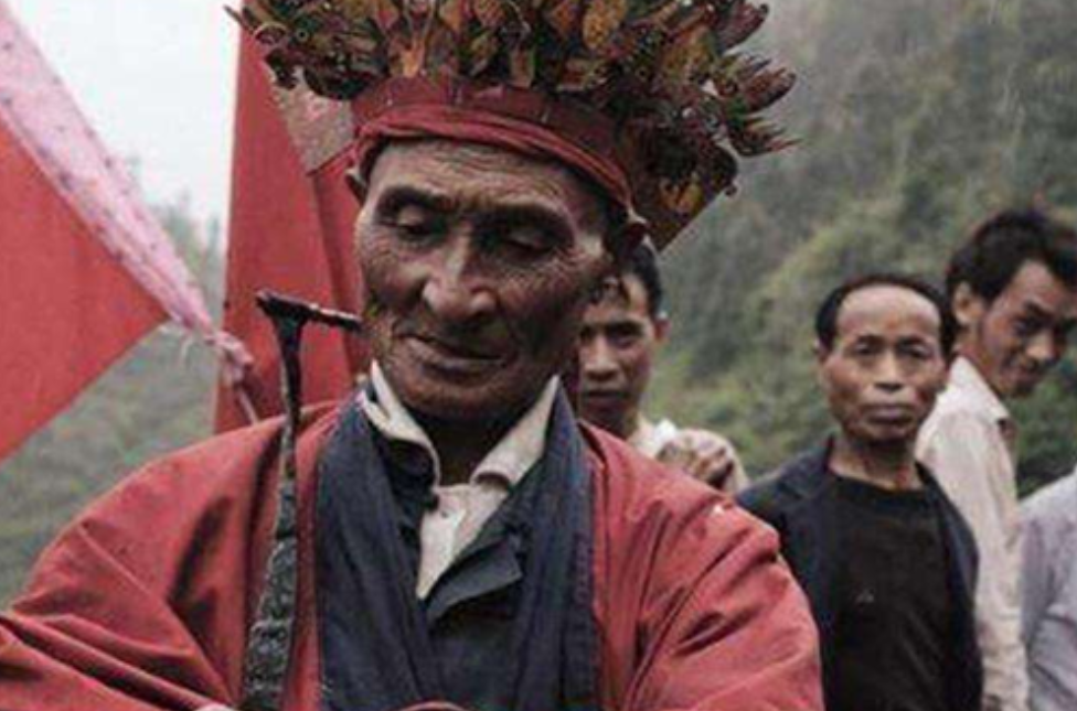 湘西最后一赶尸匠现场示范赶尸过程揭开赶尸神秘面纱