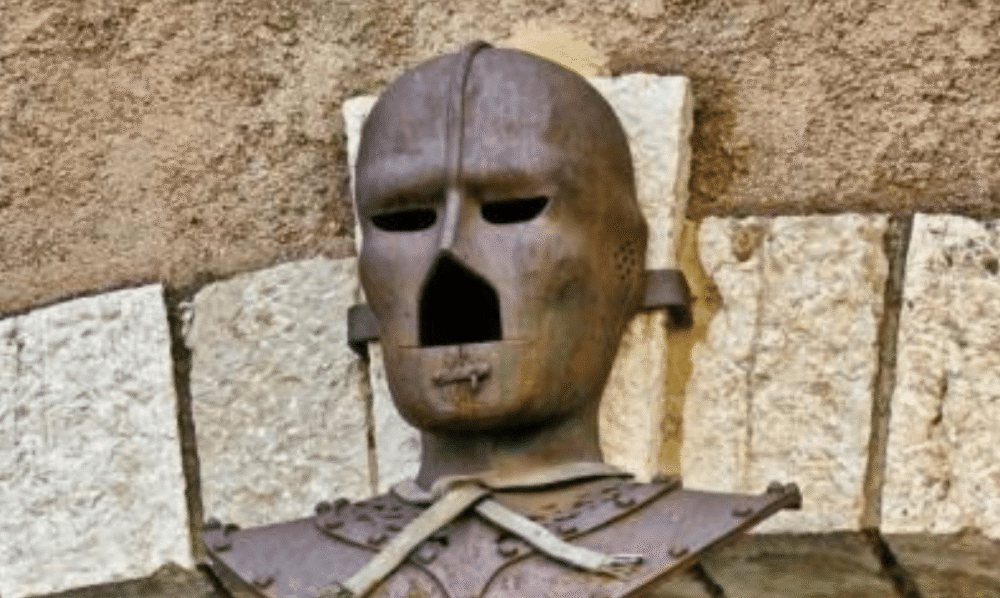 法国神秘铁面人:遭秘密囚禁34年,死后所有痕迹都被销毁