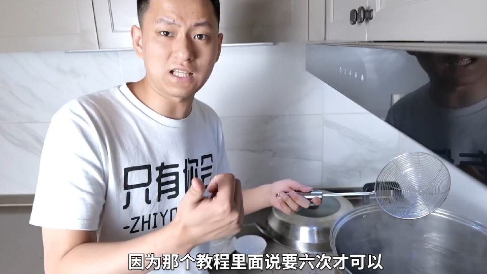 敬汉卿一改上期视频风格拿鸵鸟蛋做铁蛋质量起伏令人担心