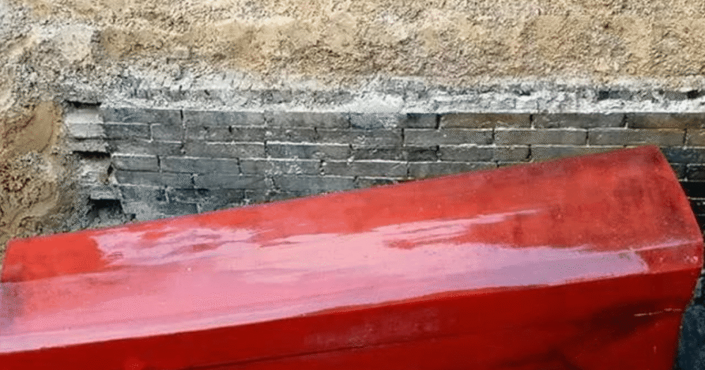 江苏挖到的红色漆棺埋藏700年仍光亮如新x光照射后专家陷入沉思