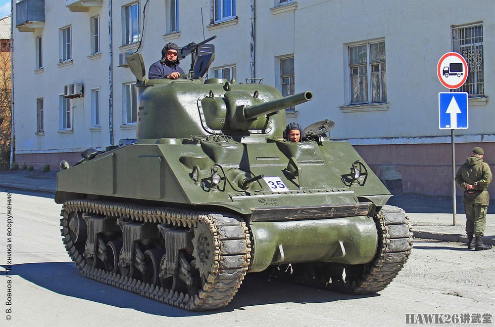 乌拉尔军事博物馆"胜利日"阅兵式彩排 二战珍贵重装备列队行进