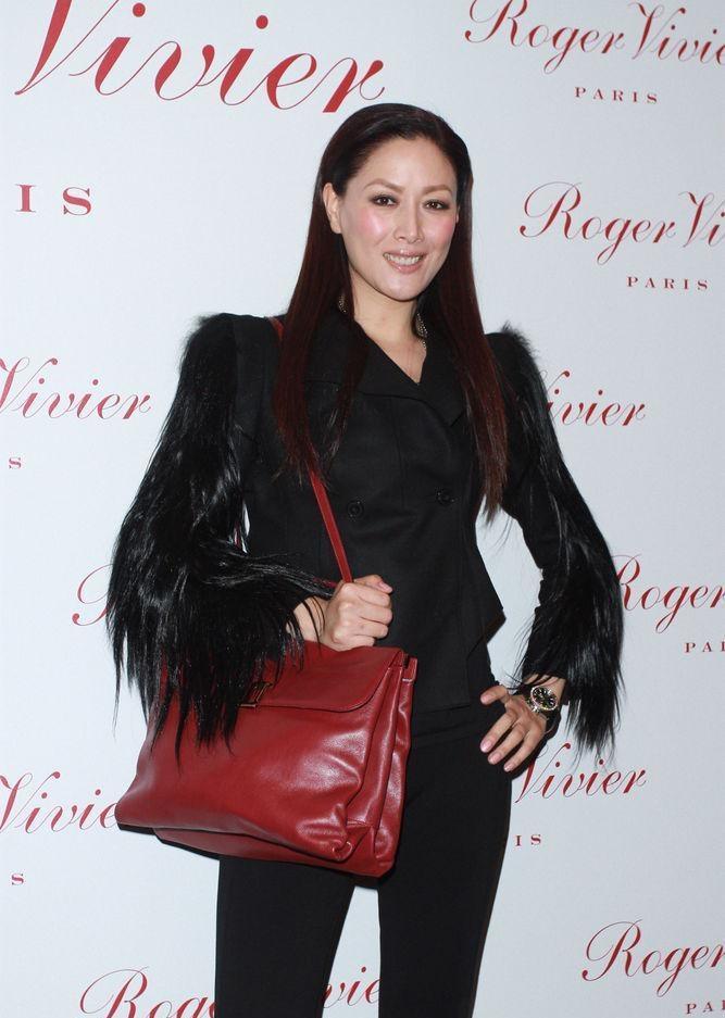 任达华的老婆琦琦美得高调穿礼服优雅端庄高挑饱满身材真迷人