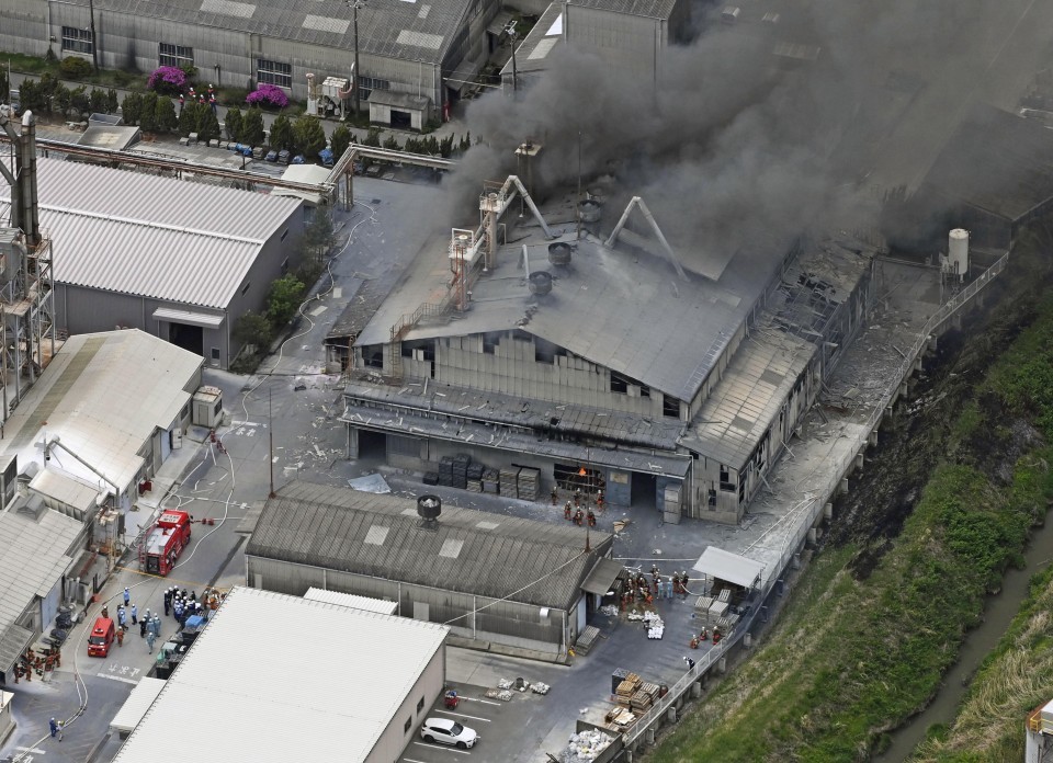 日本福岛一家化工厂爆炸产生刺激性气味附近人员在家中躲避