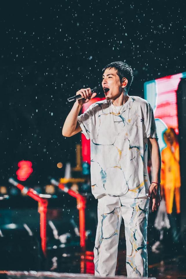 武汉连日暴雨萧敬腾被抓上热搜