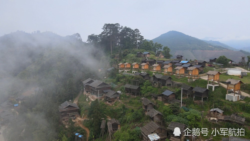 贵州从江县大歹苗寨一个骑在山脊上的非遗走廊