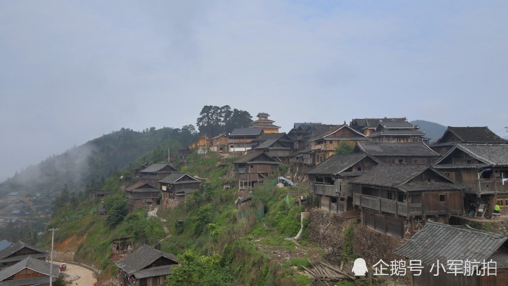 贵州从江县大歹苗寨一个骑在山脊上的非遗走廊