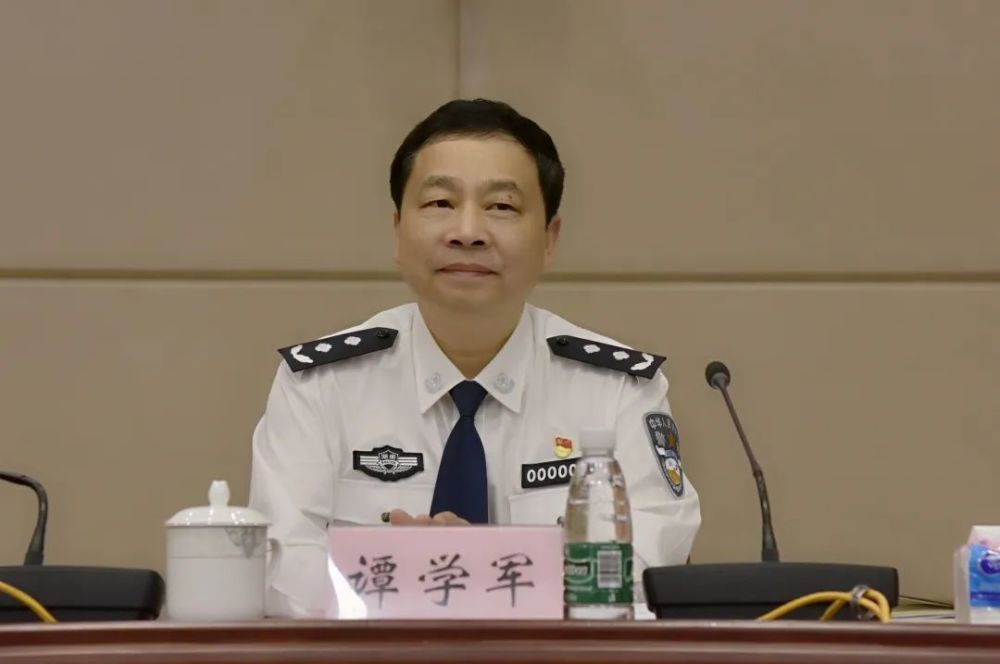 厅党委委员,政治部主任谭学军出席会议并讲话.