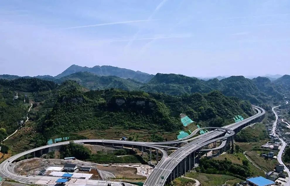 泸州这条新高速来了40分钟抵达云南