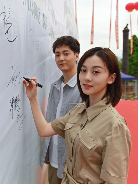 电影云在江口开机颜值与实力并存的新生代演员龙丽你值得期待