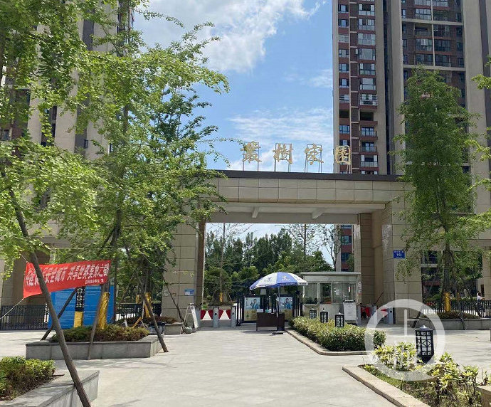 成都一电瓶车电梯内爆燃引发讨论电瓶车想上楼就上楼