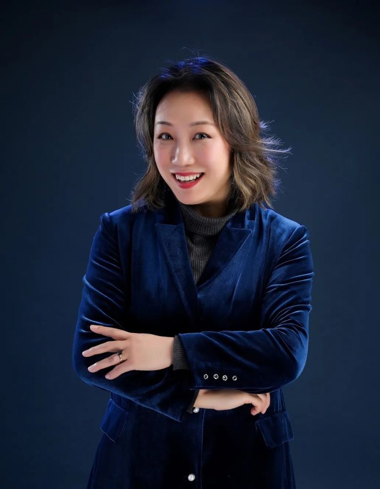 李秀英,女高音歌唱家,现任上海音乐学院声歌系教授,副系主任,她在国内
