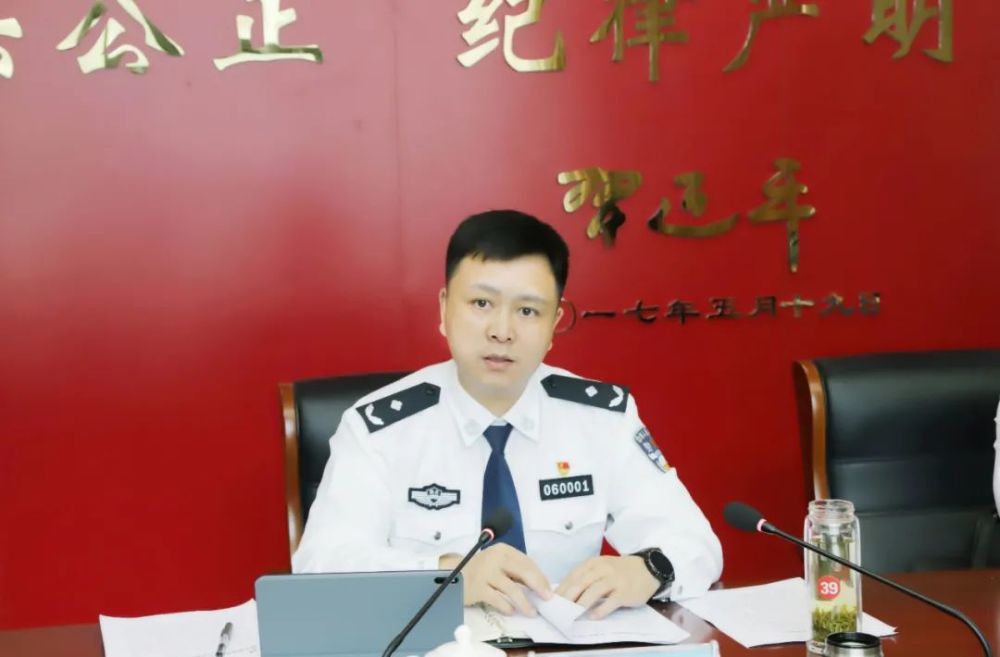 5月6日下午,副市长,市公安局局长上官福令深入伍家岗区公安分局调研