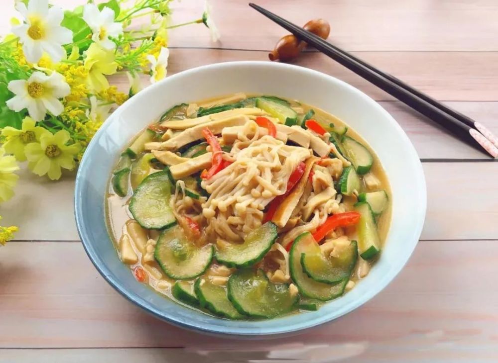 金针菇素鸡烩黄瓜
