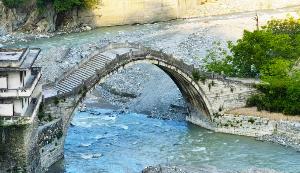 1935年5月,红四方面军突破川军"土门封锁线"时,曾在"三元桥"一带进行