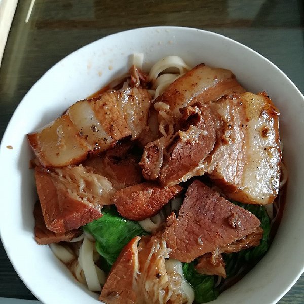 石家庄有一种美食叫"腌肉面"