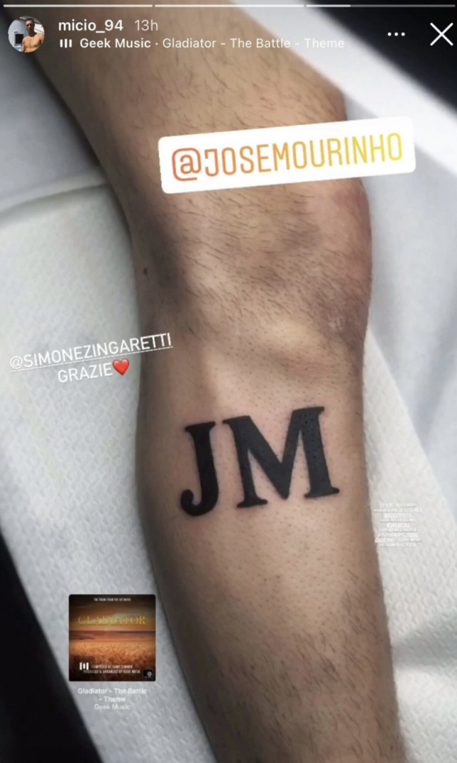 有些人干脆将穆里尼奥的首写大写字母"jm"印在纹身