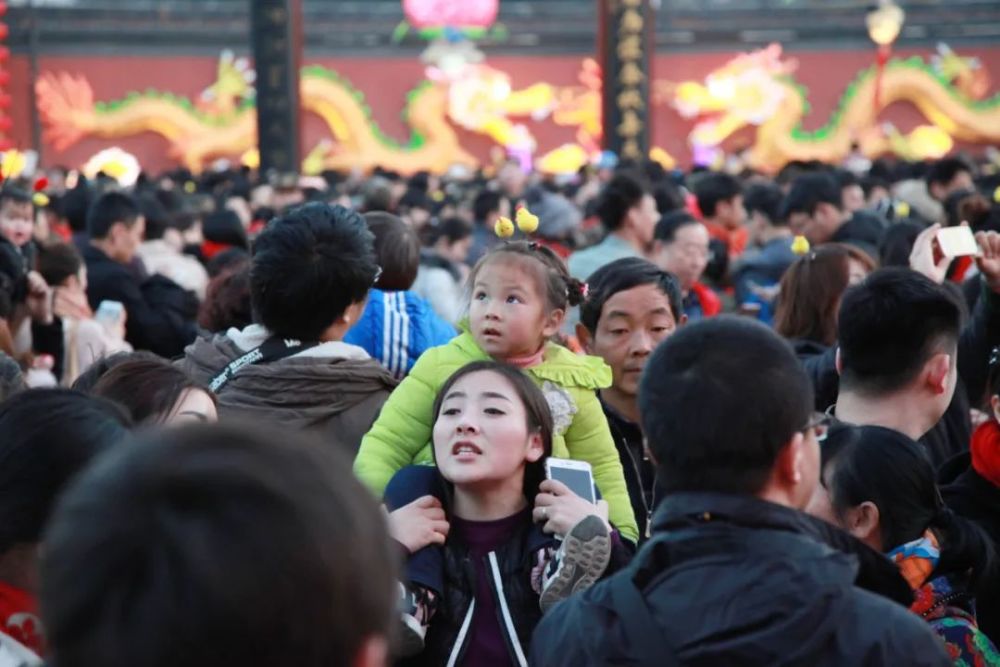 中国人口出生率2017_普查显示中国人口新格局:出生率下滑,劳动力减少,老龄化加