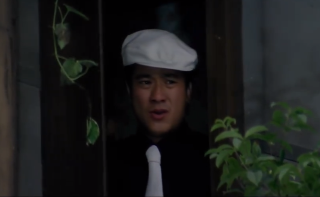 如今他75岁,最近在《神经大侠》片场见到