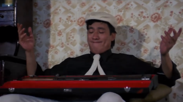 如今他75岁,最近在《神经大侠》片场见到