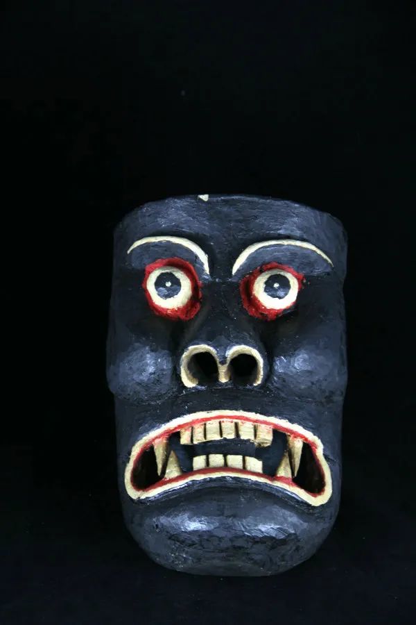 一人一生活面具王韩潇还原神性语境打开通往原始精神的大门