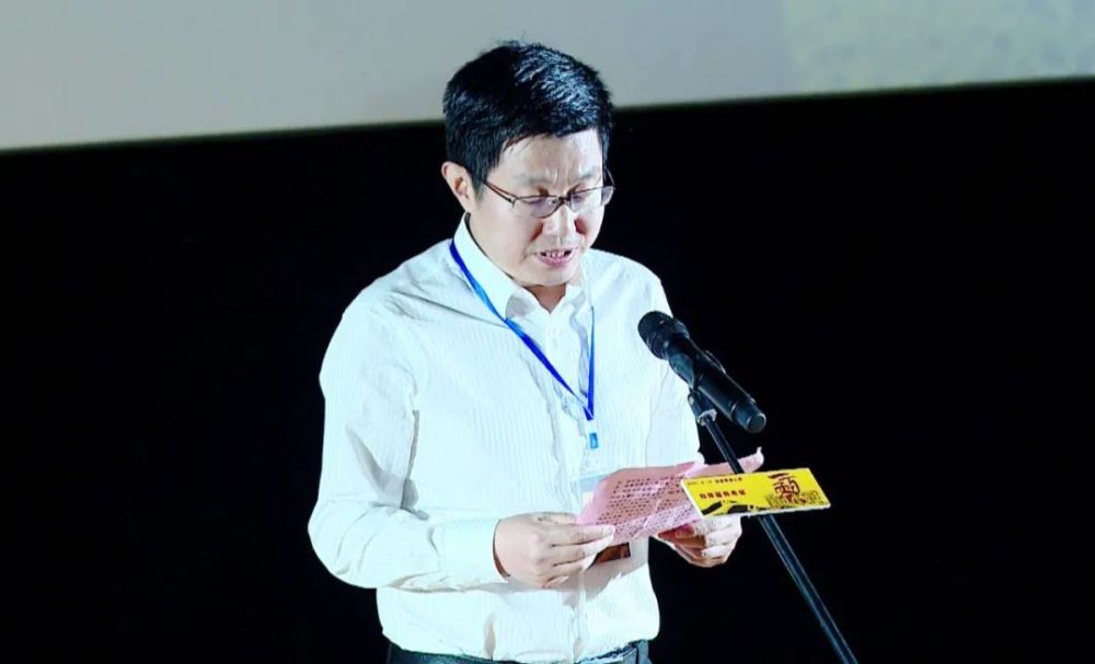 吴成钢在致辞中表示,电影《一百零八》全景呈现了十三年来在德阳人民