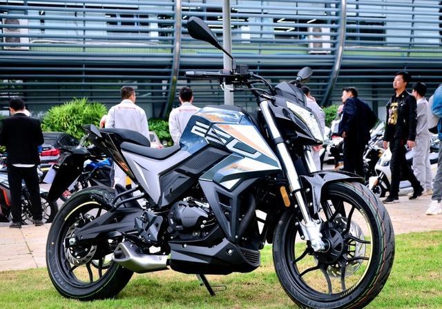 48万,宗申新款250运动街车亮相:低扭输出18牛米,还标配abs_腾讯新闻