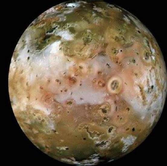 更值得关注的是,木卫二表面还会有氧气,因为这里可能生长出类似蓝藻的