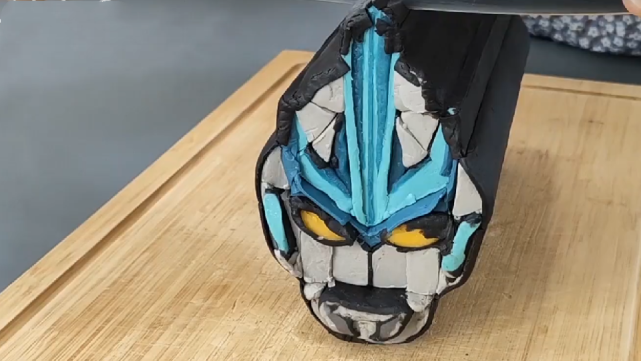 up主自制银河奥特曼饼干成品造型难看切下后一比一还原