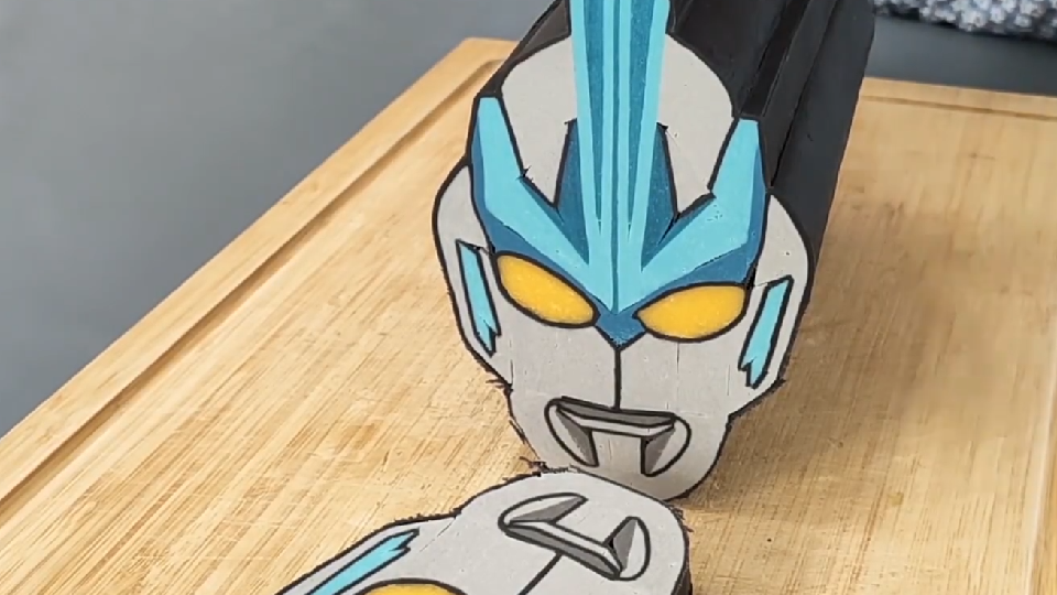 up主自制银河奥特曼饼干成品造型难看切下后一比一还原