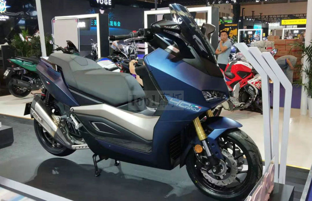 "杜卡迪脸"很吃香 台荣tr400大踏板官宣 5月17日发布