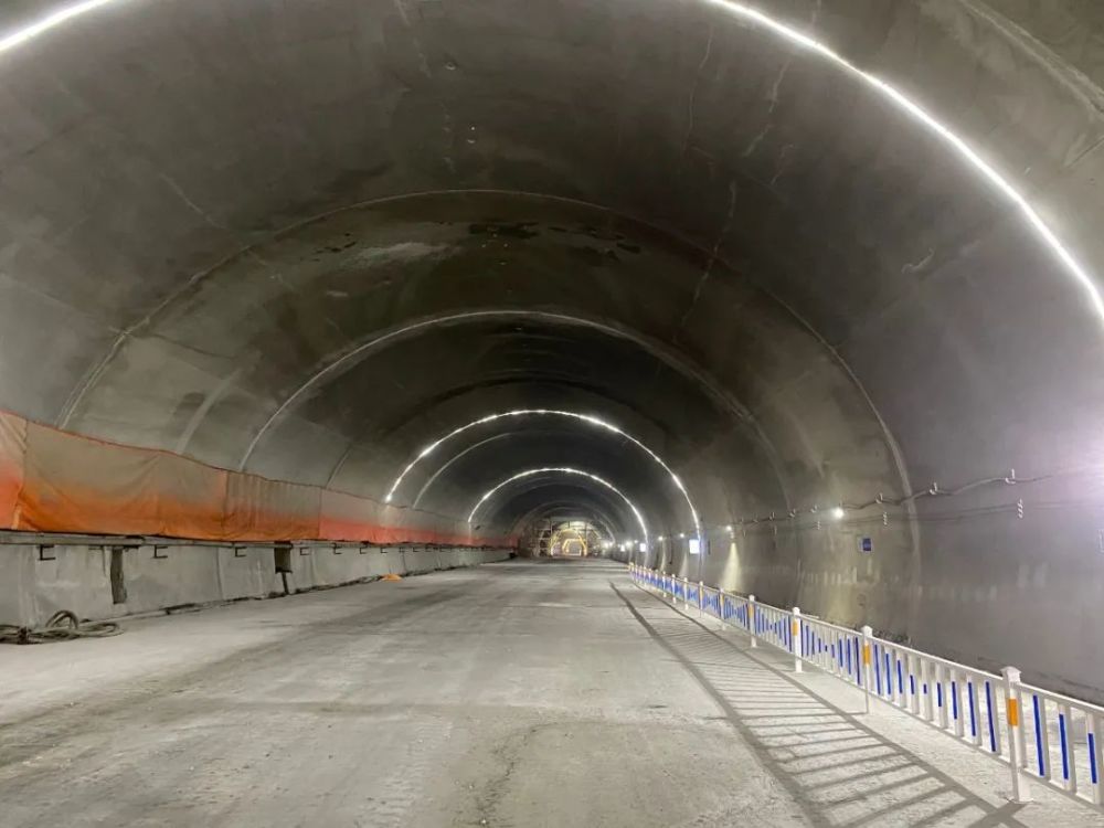 攻坚克难富阳大盘山隧道工程完成项目重大节点