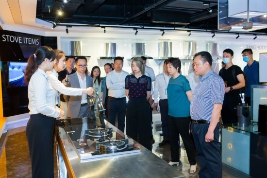 国美控股黄光裕杜鹃到访华帝聚焦零售主战场共谋深度合作