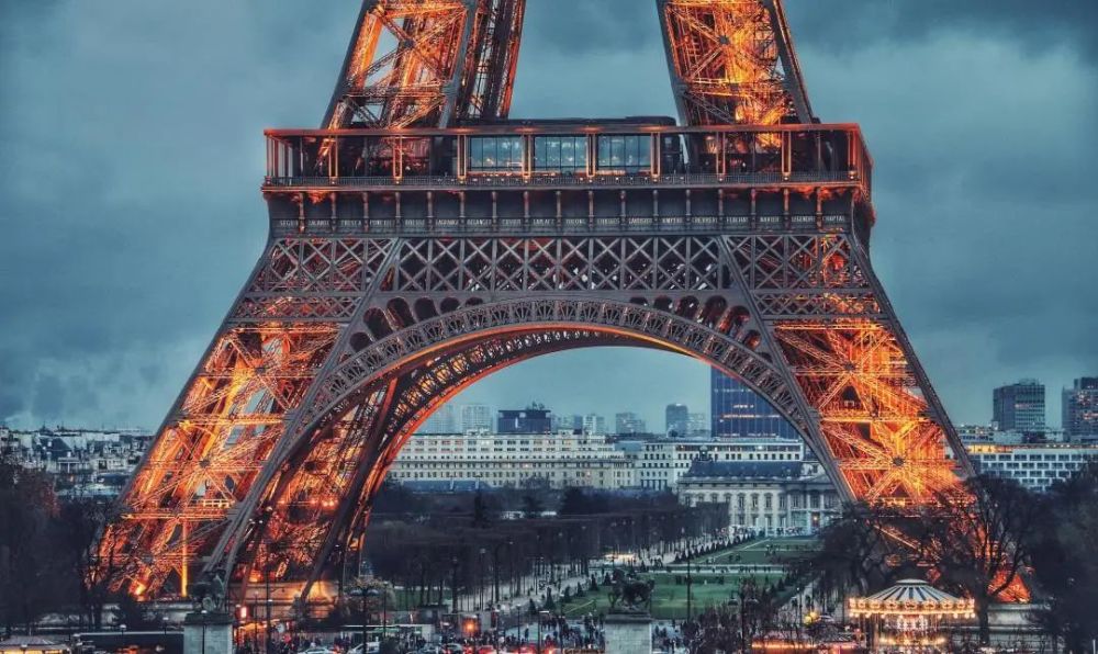 2021世界重启国潮世界潮七月亮相巴黎埃菲尔铁塔