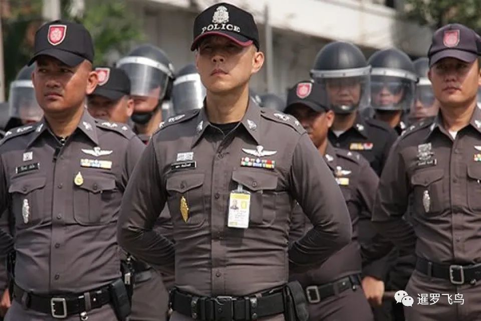 泰国警察制服服装图片