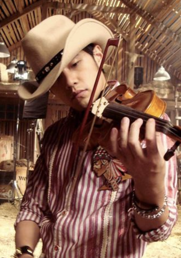 感动昆凌晒女儿拉小提琴完美复刻5年前周杰伦前世情人mv场景