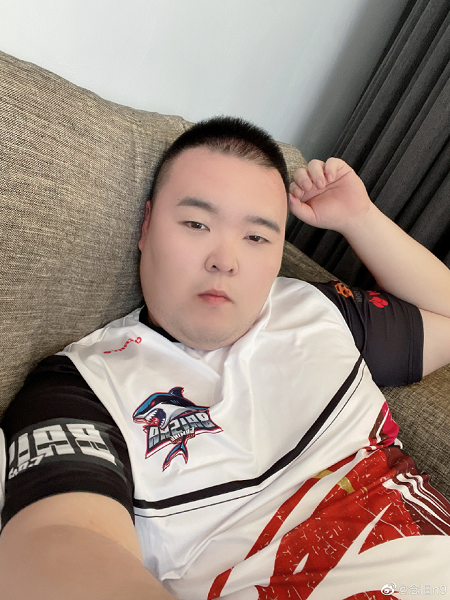 聚焦cf新赛季扬帆起航白鲨新队服惹人注目