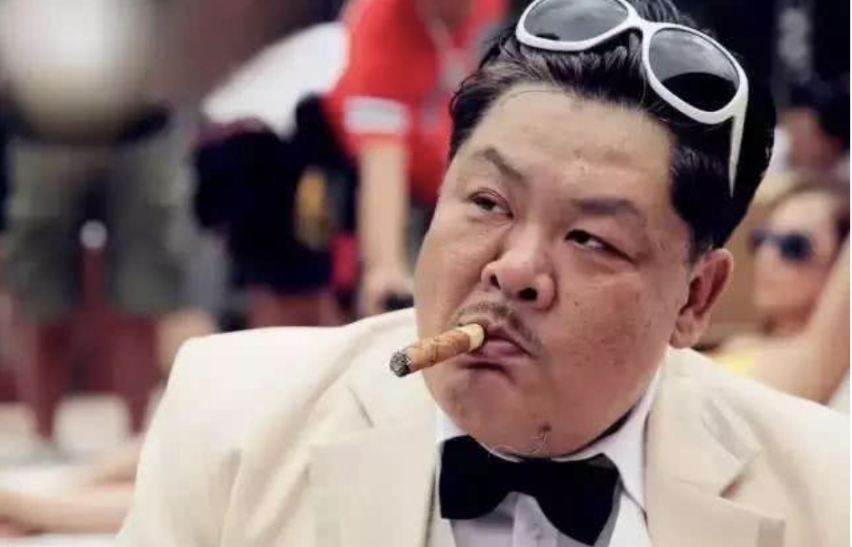 他是一位比较知名的老戏骨,早年出生在天津,后来在香港长大的林雪老师