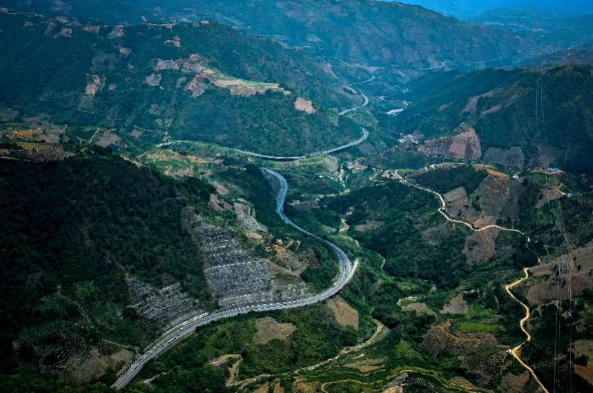 从白领到交警一个叫王梓聿的男人开始了一场玩命的较真