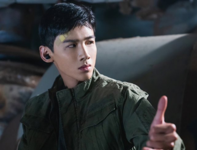 白敬亭新剧将挑战侦探角色首次合作正午阳光搭档00后小花