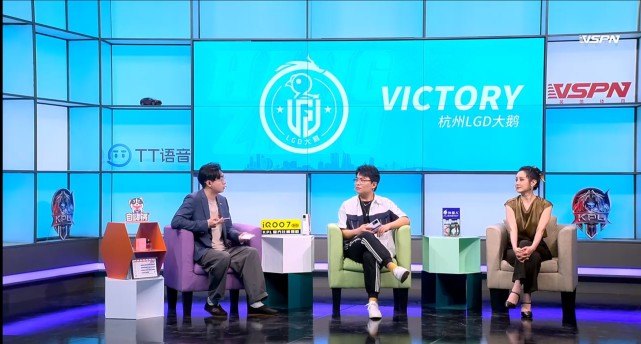 lgd成功保级a组rngm首次无缘季后赛虎妞老师再也不用泪洒评论席