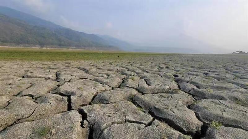 台湾56年最严重旱情降水绕着台湾走日月潭变草原台积电缺水危及全球