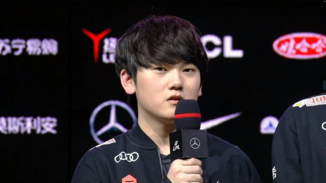 jackeylove直播承认恋情:好不容易找个对象然后就被疯狂攻击!