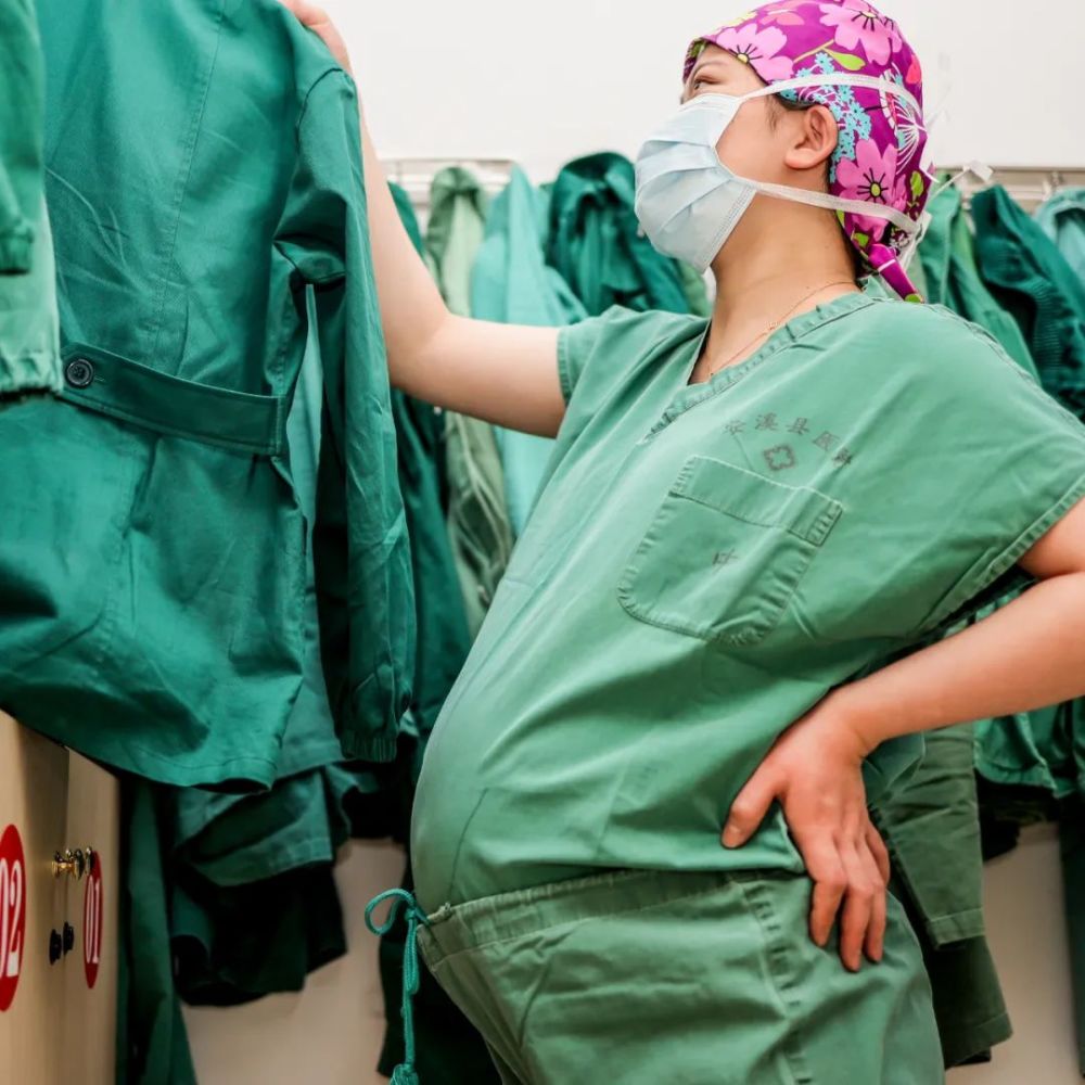 预产期临近,38 4周的林彩虹肚子高高隆起,看起来孕味十足作为巡回护士