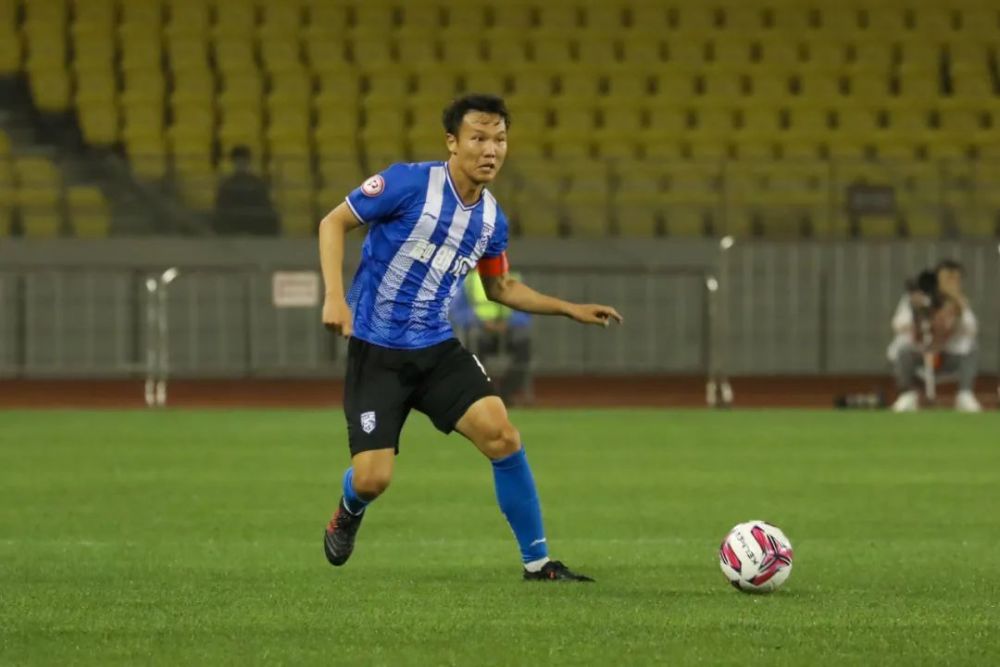 武汉三镇,赢球啦!阿尔贝托点赞荣昊