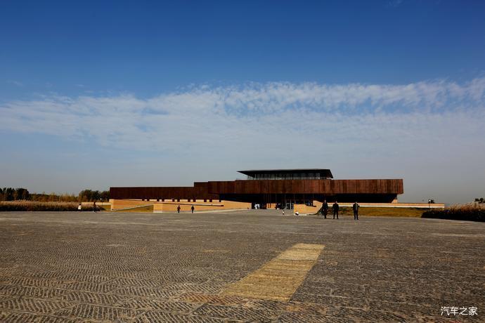 就是真正的二里頭遺址所在地,如今已經修建成了二里頭夏都遺址公園