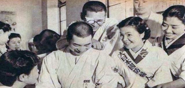 二战时期 日本女人都在做什么 她们做的恶并不少 全网搜