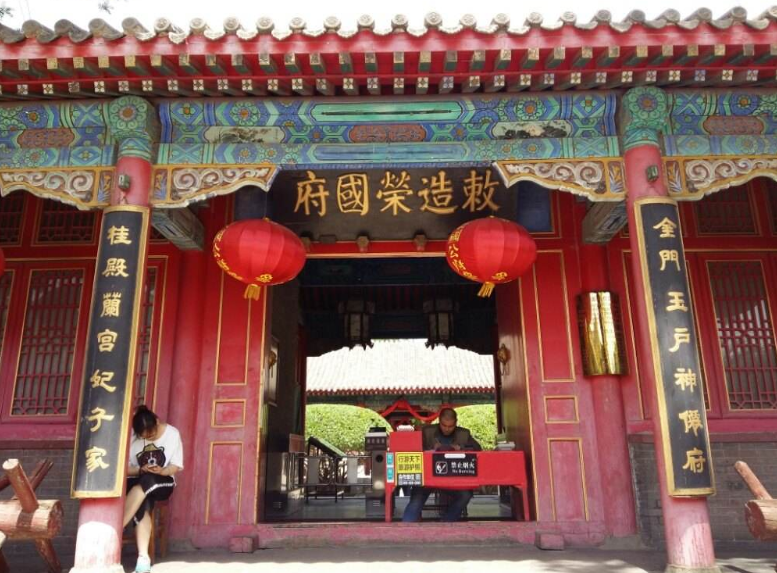 说的"中秀才";在当时来说是十分优秀的,宁国府荣国府大多都是纨绔子弟