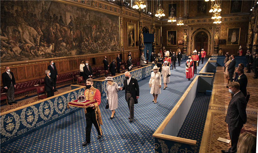 当地时间5月11日,英国女王伊丽莎白二世在议会上院发表致辞,阐明英国